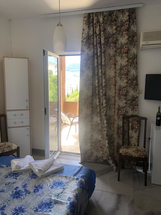 Апартаменты Apartments Lav Costas Херцег-Нови